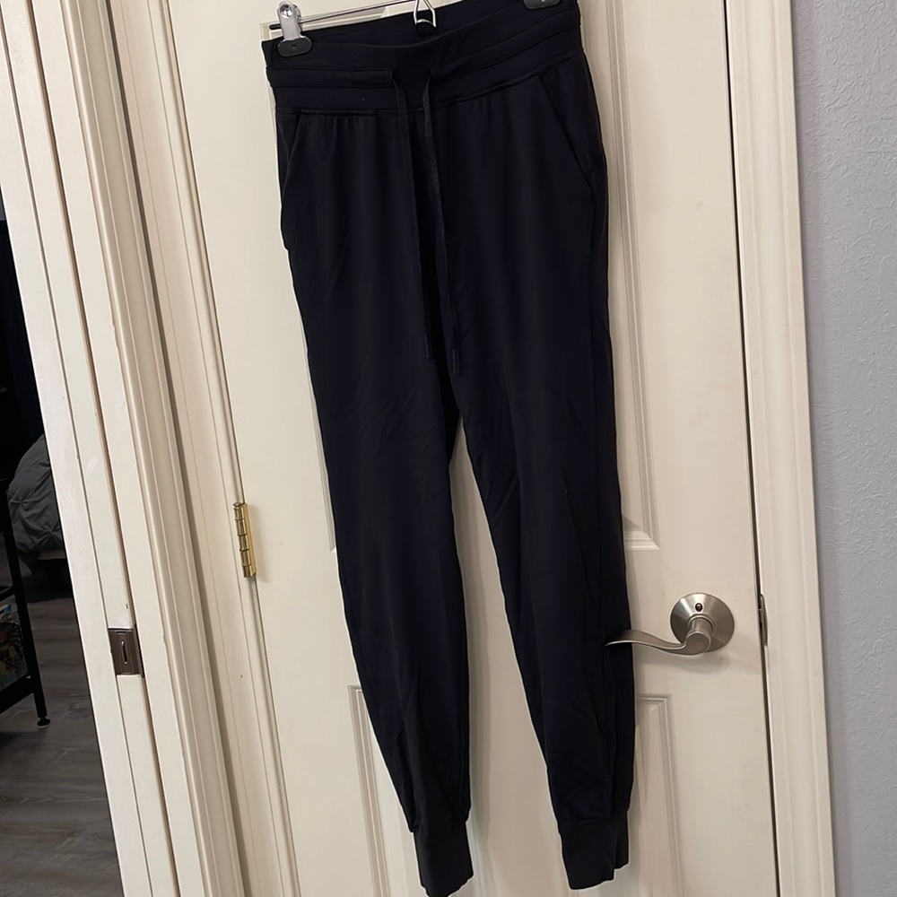 Lululemon joggers black